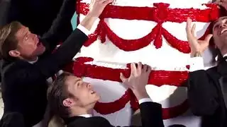 مدرس المداعبة وراء الكواليس