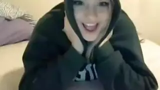 طالبة جامعية ساخنة تمارس الجنس الخشن مع رجل متزوج في فيلم بين الأعراق
