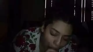 أنبوب إكس إكس إكس: ندفة ثلج مذهلة تمتلئ بالسائل المنوي