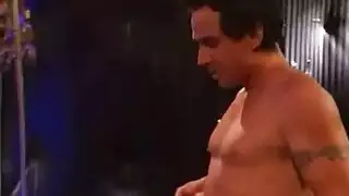 قضيب ضخم صلب يضربني بعمق حتى أصرخ