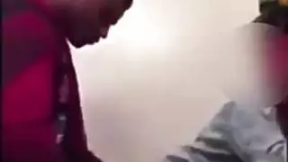 المراهقات المثيرة تفاجئ أفضل صديق بهدية جنس شرجي