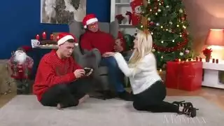 سكس محارم النوم مع الام بالفندق