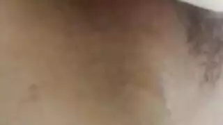 كس نيكيتا الداكن يحصل على يد خشنة