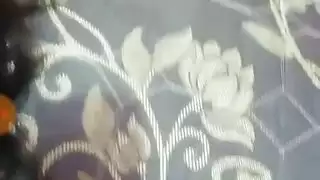 نافورة حليب من ثدي كبير في مشهد إباحي