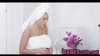 خيال وجه مثار: جيريمي آيرونز يضرب حلق كاتي مورغان