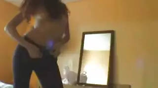 شهوة القضيب الأسود تجعلها ترتجف بلا سيطرة