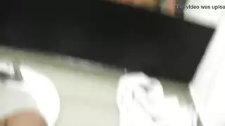جنس سحاقي ساخن: تقبيل شارلوت وكينزي باللسان بعمق وأكل المهبل
