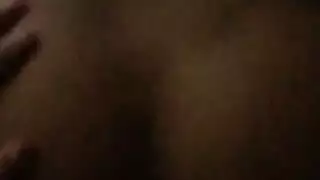 أعطت الفرخ النحيف المال لجارها ، ليمارس طريقها للخروج من بعض التهم