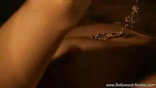 مشهد بوليوود إكس إكس إكس: نجمة على ظهرها وحلماتها للأعلى