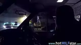 بنت تفرك كس يطلع مني