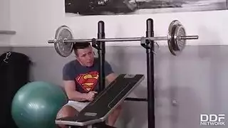 مختنق بفرجها، هو في الجنة