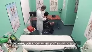 تحت ملابسها: جلد شاذ وجنس عنيف