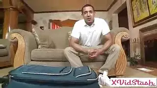 خطف العاهرة المراهقة لفانتازيا gangbang صارخة