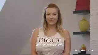 شقراء ممتلئة تمص قضيباً قاسياً حتى القذف