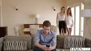 جنس ثلاثي مع صديق حبيبها وزملائها