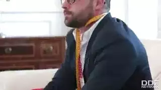 امرأة أنيقة تقطر رطبة من أجل نكاحه الإباحي