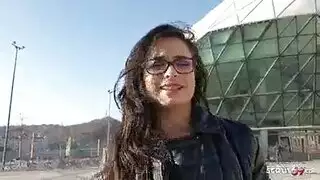 قضيب الصديق يكسر مؤخرتها الضيقة في فيلم إباحي