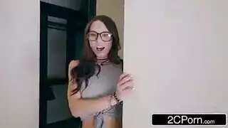 فموي مفاجئ: ينزلق بعمق في فمه المستعد