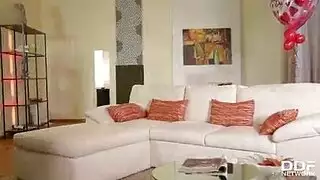 فتاتان مشردتان في جنس جماعي إباحي