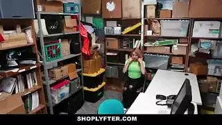 قبض عليها متلبسة وملأها الحارس المهيمن بعمق