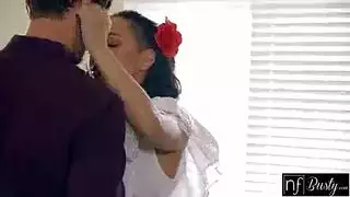 وحده في البيت: جلسة نيك قاسية مع عشيقته السرية