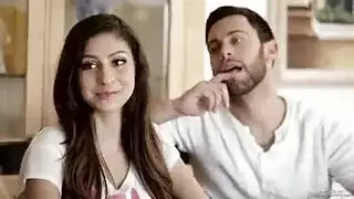أمي تنظم جنسًا ثلاثيًا مع فتاة صغيرة وصديقها ذو العضو الضخم