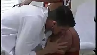 مساعد جبهة مورو يرتدون الملابس الداخلية الحمراء يسرق عقلك