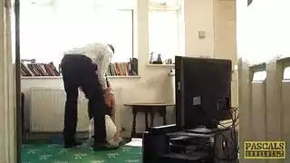 اختناق في الجنس الفموي العميق يؤدي إلى قذف مني كبير على الوجه