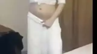 عاهرة مغربية تسكر وتظهر كل شيء