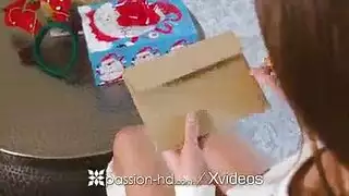 الشقراء تأخذ جولة جنسية قاسية من شريكها المنحرف