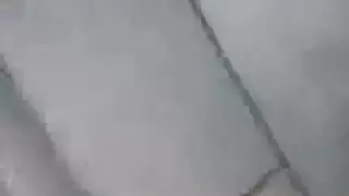 حركة في المصعد: لقاء سريع وعنيف