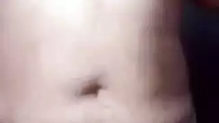 شاهد فريحا تأخذ قضيبًا في ظهورها الأول الإباحي المحترف