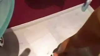 سريديفي تحصل على مؤخرتها المشدودة وهي تُضرَب في هذا الفيلم