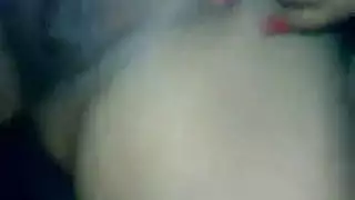 إباحية فورية: مجموعة شباب يمارسون الجنس على البث