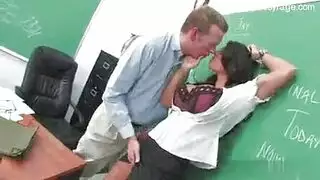 طالب بيمص بزاز معلمة