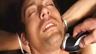 نجم الإباحية كارينا كابور في جلسة جماع جماعي عنيف