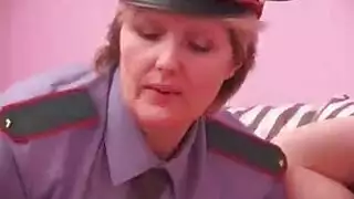 حليمة وشاب مثير شرجي في المطبخ