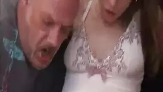بنت تختصب بنت بالمخدر
