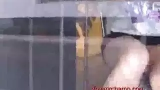 قصيرة وجذابة: مشهد إباحية بقضيب ضخم