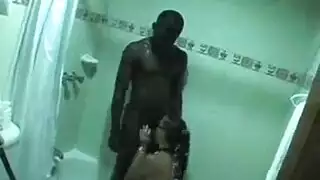 الزوج الديوث يطلب من زوجته ان تعلم إبنه