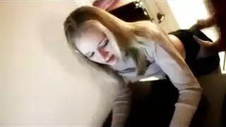 غاضب الأفرو يضحك