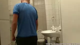 تدافع عن ابنتها حتى للتتناك