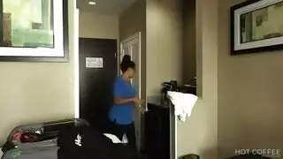 زوجة الأب تمول تسوقنا لمستلزمات الأفلام الإباحية