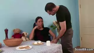 مشهد قضيب أسود مكثف يجعلها تصرخ