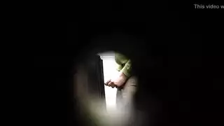 الصديق المقرب يلقي نظرة على قضيب صديقه الضخم ودعوة فاحشة