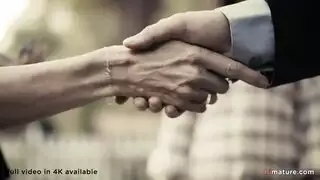 مغرمات عراقيات: شاهد هذه الراقصات يستلمن القذف على وجوههن