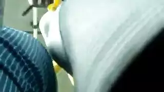 شابة معوقة تلعب بفرجها على الكاميرا