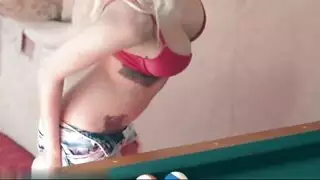 مراهقة مبللة تتوق لممارسة جنس قوي