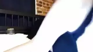 شعر جايلين المتوحش في سحب الشعر والجنس الإباحي