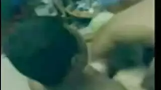 محاكاة إباحية لسنو وايت 1995: حفلة جنسية مع الأقزام تمتلئ بالسائل المنوي